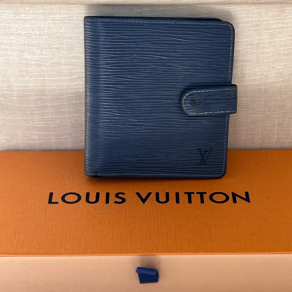 LOUIS VUITTON Epi Porte Billets Compact Bifold Blue Leather